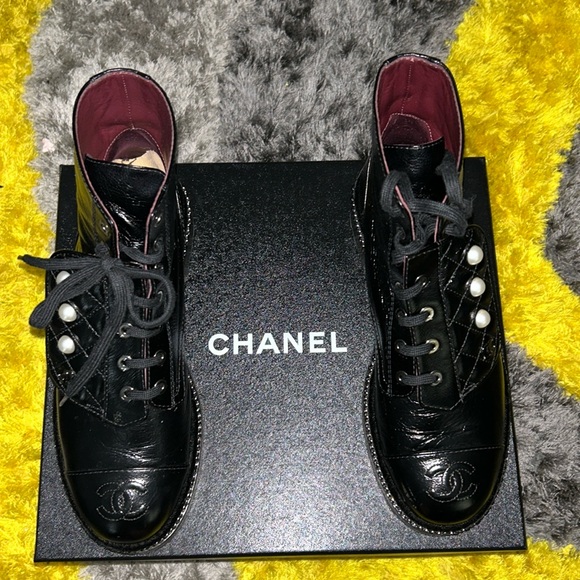 Combat style Chanel boot with pearl detail. - Picture 1 of 6